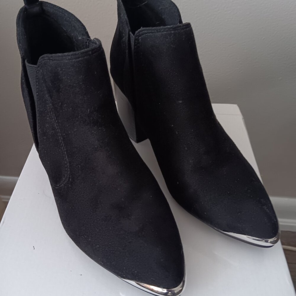 X2B BLACK SUEDE DRESS BOOTS. SIZE 6.5"  HEELS 2.5"